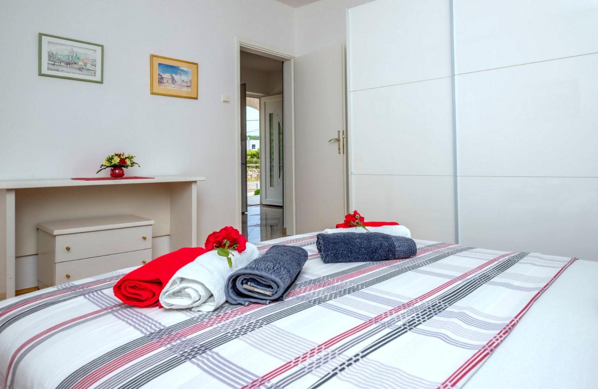 Apartments Kremenici Malinska Bagian luar foto